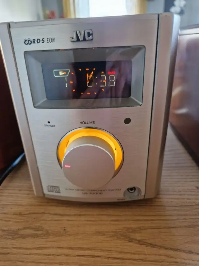 JVC UX-7000-R compact system champagne/gold.